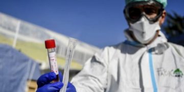 Alldaynews.gr Τραγικό: Ο Κορωνοϊός μπορεί να επιβιώσει για ώρες στον αέρα ο ιός, σύμφωνα με νέα μελέτη