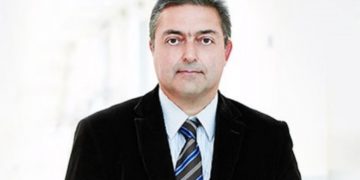 Alldaynews.gr Καθηγητής Πνευμονολογίας: Μην κυκλοφορείτε με γάντια και μάσκες – Δεν είστε χειρουργοί, δεν έχει ραδιενέργεια