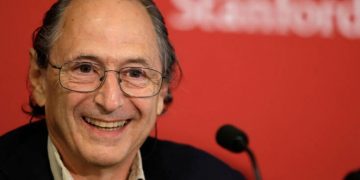 Αισιόδοξο μήνυμα νομπελίστα βιοφυσικού: Το τέλος της πανδημίας είναι κοντά, η ανθρωπότητα θα επιβιώσει