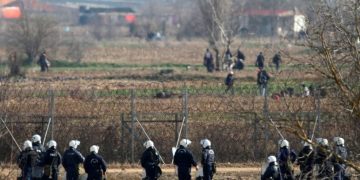 Έβρος – Καστανιές: Καταχειροκροτήθηκαν από τους κατοίκους οι άνδρες των ΜΑΤ[video]