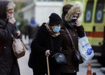 Ρε μάνα… “παλουκώσου” σπίτι μπας και κάνουμε καλοκαίρι!