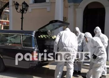 Με μάσκες και ειδικές στολές στην κηδεία του Μανώλη Αγιομυργιαννάκη! Πρωτόγνωρες και σπαρακτικές σκηνές