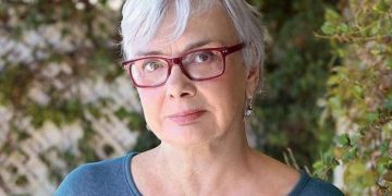 Alldaynews.gr Ξένια Καλογεροπούλου: Μένω σπίτι όμως το ότι δε βλέπω είναι χειρότερο