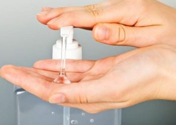 Τρόποι για να αντιμετωπίσετε την ξηροδερμία στα χέρια σας εξαιτίας της συχνής χρήσης αντισηπτικών και πλυσίματος