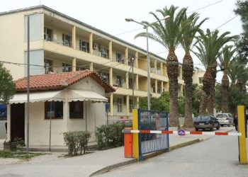 Υπάλληλος γραφείου τελετών έδειρε εργαζόμενο νοσοκομείου γιατί του έκανε σύσταση για τα μέτρα