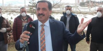 Βίντεο Ντροπής!Γνωστός Τούρκος καλλιτέχνης τραγουδά «να χτυπήσει ο Κορωνοϊός την Ελλάδα»