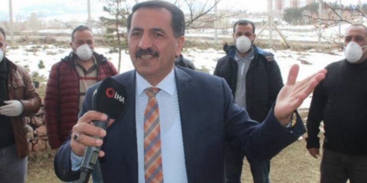 Βίντεο Ντροπής!Γνωστός Τούρκος καλλιτέχνης τραγουδά «να χτυπήσει ο Κορωνοϊός την Ελλάδα»