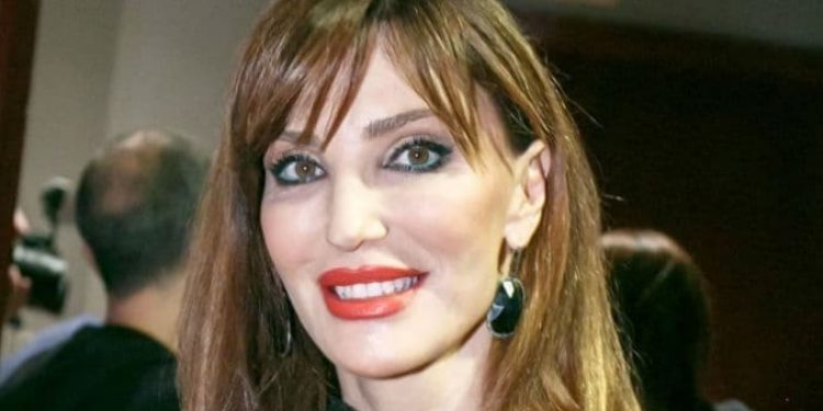 Alldaynews.gr Τραγικές ώρες για την Βίκυ Χατζηβασιλείου