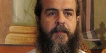 Ιερέας του Ι.Ν Αγίου Νικολάου Πατρών σε Μητσοτάκη: Σας τιμούν εικόνες με περιπολικά έξω από εκκλησίες;