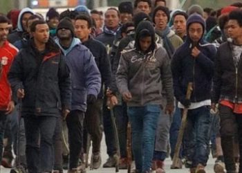 Οι αλλοδαποί κυκλοφορούν ελεύθερα-«Βροχή» τα πρόστιμα για «άσκοπες μετακινήσεις» αλλά μόνο για τους Έλληνες[video]