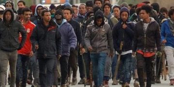 Οι αλλοδαποί κυκλοφορούν ελεύθερα-«Βροχή» τα πρόστιμα για «άσκοπες μετακινήσεις» αλλά μόνο για τους Έλληνες[video]