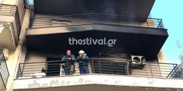 Alldaynews.gr Θεσσαλονίκη: Μπούκαραν με όπλο σε σπίτι και το έβαλαν φωτιά για τα μάτια… ενός άντρα! (pics, video)