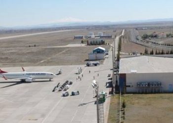 Κορωνοϊός: Σε καραντίνα αεροπλάνο με 57 επιβάτες