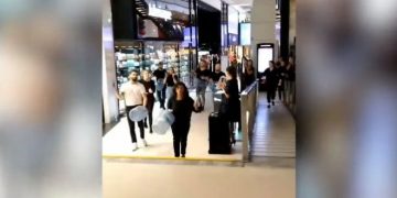 Κορωνοϊός: Εργαζόμενοι σε εμπορικό κέντρο της Αργεντινής φωνάζουν σε πελάτες να πάνε σπίτια τους (video)
