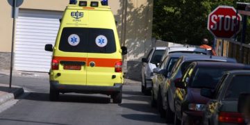 Alldaynews.gr Λάρισα: Στο νοσοκομείο μαθητής γυμνασίου – Έπεσε από τις σκάλες στο σχολείο και χτύπησε στο κεφάλι