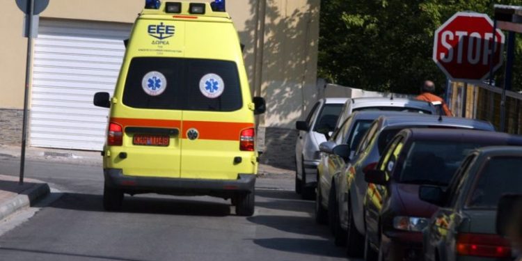 Alldaynews.gr Λάρισα: Στο νοσοκομείο μαθητής γυμνασίου – Έπεσε από τις σκάλες στο σχολείο και χτύπησε στο κεφάλι