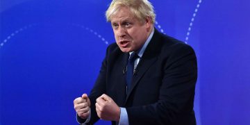 Alldaynews.gr ΑΠΙΣΤΕΥΤΑ ΜΕΤΡΑ στην Βρετανία: Σε αυστηρή απομόνωση για 4 μήνες όλοι οι άνω των 70 – Επιτάξεις ξενοδοχείων και νοσοκομείων