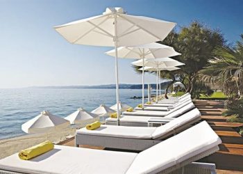 Κρήτη: Ξενοδόχοι θέλουν να φιλοξενήσουν για διακοπές τους Έλληνες γιατρούς και νοσηλευτές