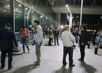 Κορωνοϊός: Σκηνές χάους σε αεροπλάνο με Κύπριους φοιτητές (Video)