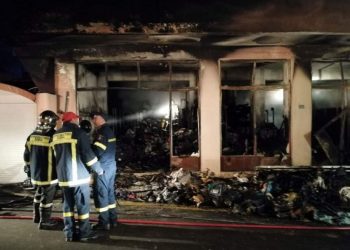 Χίος: Μεγάλη φωτιά σε αποθήκη ΜΚΟ – Κάηκε ολοσχερώς