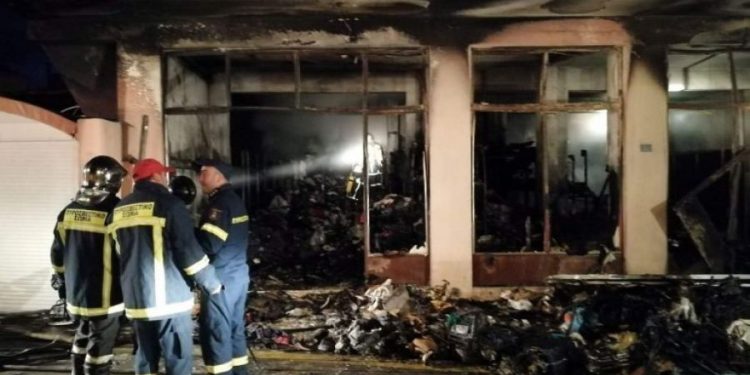 Χίος: Μεγάλη φωτιά σε αποθήκη ΜΚΟ – Κάηκε ολοσχερώς
