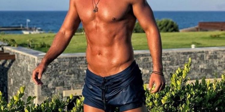 Alldaynews.gr Έλληνας ηθοποιός έχει λογαριασμό στο Tinder! (video)