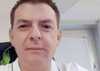 Κορωνοϊός: «Κοιμήσου, θα τα καταφέρω» – Συγκλονίζει το μήνυμα τραυματιοφορέα στη σύζυγό του – Πέθανε λίγες ώρες μετά