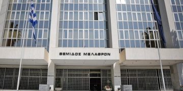 Alldaynews.gr Κορωνοϊός: Φυλάκιση έως τρία χρόνια σε όσους παραβιάζουν τους υγειονομικούς περιορισμούς
