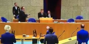 Alldaynews.gr Κορονοϊός: Κατέρρευσε ο Ολλανδός υπ. Υγείας την ώρα συζήτησης για τον κορονοϊό στο κοινοβούλιο – Δείτε τι συνέβη