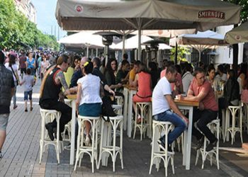 Έβρος: Πάνε στην Βουλγαρία για καφέ και φαγητό, λόγω των απαγορεύσεων για τον κορωνοϊό