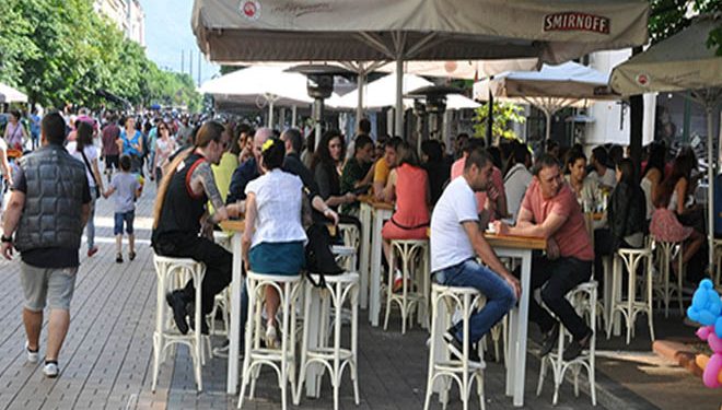 Alldaynews.gr Έβρος: Πάνε στην Βουλγαρία για καφέ και φαγητό, λόγω των απαγορεύσεων για τον κορωνοϊό