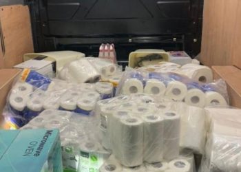 Κορωνοϊός: Συνέλαβαν τρεις άντρες γιατί γέμισαν φορτηγάκι με… χαρτί υγείας (pics, social)