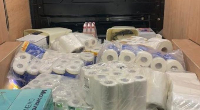 Alldaynews.gr Κορωνοϊός: Συνέλαβαν τρεις άντρες γιατί γέμισαν φορτηγάκι με… χαρτί υγείας (pics, social)