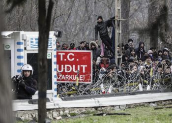 ΑΝΑΛΗΘΕΣ ΑΡΘΡΟ: Συνελήφθη Τούρκος με ρούχα της Στρατοχωροφυλακής να οδηγεί παράνομους μετανάστες μέσα σε ελληνικό έδαφος (βίντεο)