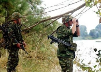 Alldaynews.gr Φαντάροι του Έβρου καταγγέλλουν: Αστυνομικοί κλοτσούν ακινητοποιημένους πρόσφυγες, καίνε τα χαρτιά τους