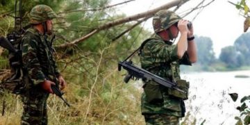 Alldaynews.gr Φαντάροι του Έβρου καταγγέλλουν: Αστυνομικοί κλοτσούν ακινητοποιημένους πρόσφυγες, καίνε τα χαρτιά τους