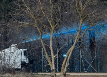 Έβρος: Ο Αίαντας ρίχνει μπλε μπογιά για να εντοπίζονται ευκολότερα όσοι περνούν σε ελληνικό έδαφος