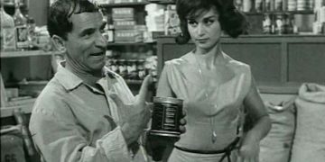 Alldaynews.gr Νέλλη Παππά: Δείτε πως είναι σήμερα η θρυλική “Φιφίκᨔ του Μπακαλόγατου