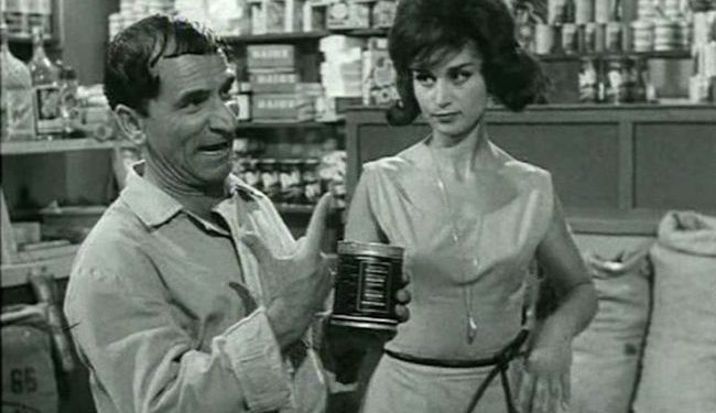 Alldaynews.gr Νέλλη Παππά: Δείτε πως είναι σήμερα η θρυλική “Φιφίκᨔ του Μπακαλόγατου