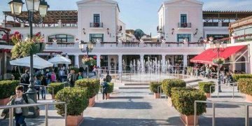 Alldaynews.gr Έκλεισε το εκπτωτικό χωριό McArthurGlen