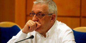 Alldaynews.gr Ο Κακλαμάνης υπερασπίζεται το ΕΣΥ και καρφώνει τα δεξιά παπαγαλάκια!