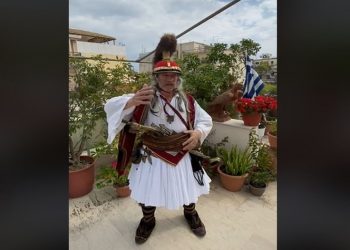 «Δεν το κουνάμε ρούπι να μην μας βρει κακό βόλι»: Το μήνυμα του… Κολοκοτρώνη για τον κορωνοϊό