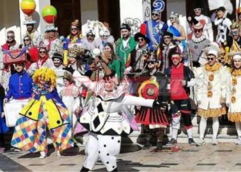 Κορωνοϊός: Στους 8.000 ανήλθαν οι καρναβαλιστές που παρήλασαν στην Πάτρα – Δείτε βίντεο