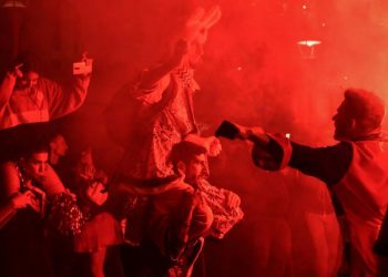 ΒΙΝΤΕΟ με το Άγριο Ξύλο μεταξύ καρναβαλιστών στην Πάτρα (vid)