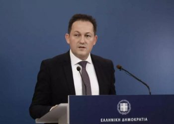 ΕΚΤΑΚΤΟ: Άδεια για τους γονείς με πλήρεις αποδοχές ανακοίνωσε ο Στέλιος Πέτσας