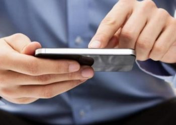 Κορονοϊός: Πώς να καθαρίζουμε το κινητό μας