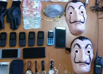 Αγρίνιο: Εντυπωσιακή σύλληψη ληστών – Έκαναν κλοπές με μάσκες Casa de Papel (pic)