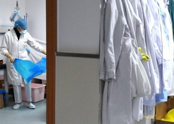 Κορωνοϊός: Πήγε απροειδοποίητα σε γιατρό της Πάτρας, έχοντας τον ιό- «Απαιτείται προσοχή και πρώτα τηλέφωνο»