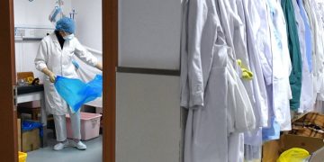 Κορωνοϊός: Πήγε απροειδοποίητα σε γιατρό της Πάτρας, έχοντας τον ιό- «Απαιτείται προσοχή και πρώτα τηλέφωνο»