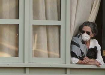 Κορωνοϊός: Πώς να φροντίσετε ένα ύποπτο κρούσμα στο σπίτι